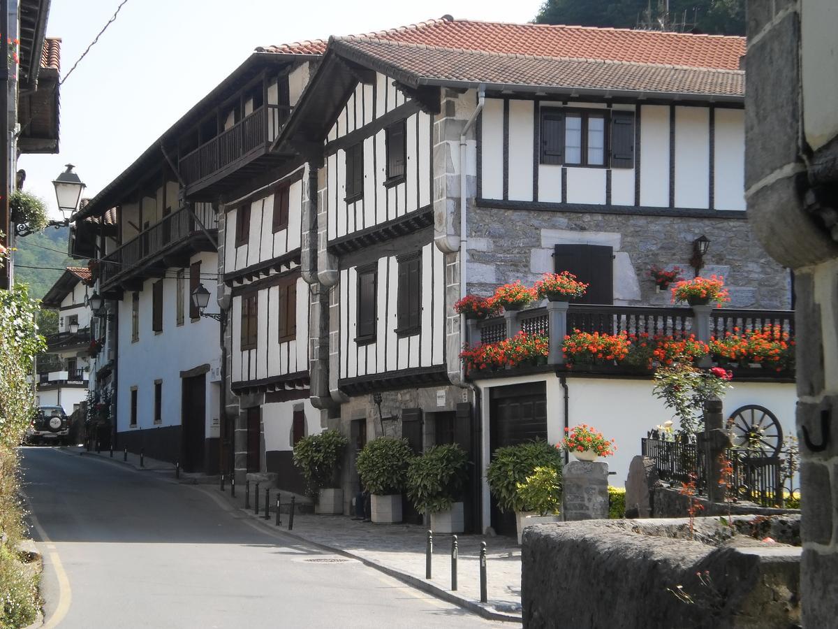 Larraenea Bed And Breakfast Lesaka Bagian luar foto